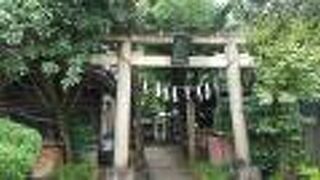 白狐伝説の小さな神社