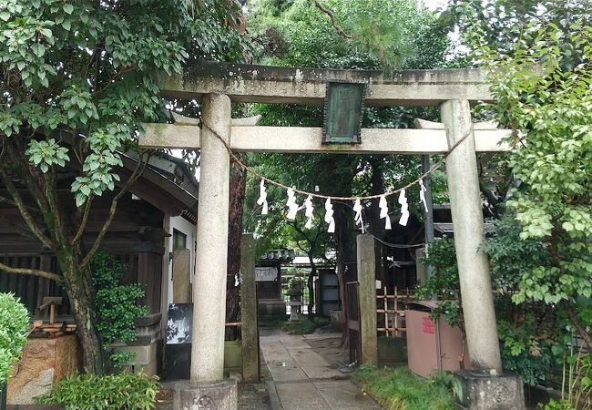 白狐伝説の小さな神社