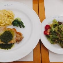 ランチは近くのお店オー・カルチェ・ラタンで。