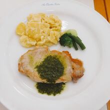 本日のランチはポークステーキです。