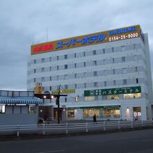 釧路駅を出てすぐ左手にあります