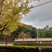 高知城の西側に広がる広大な公園