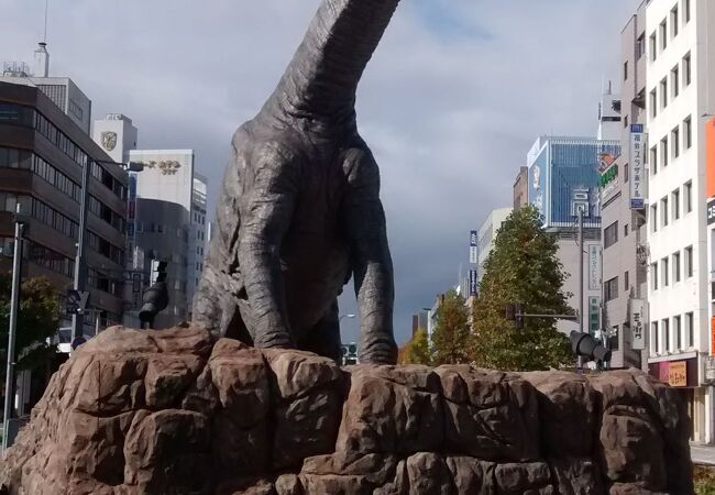 めちゃでかい恐竜像が数体