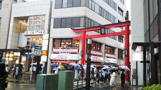 休日は賑わう通り☆