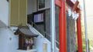 ビルの中に造られています