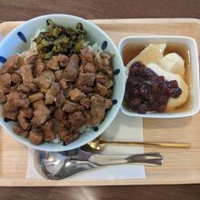 魯肉飯とミニ豆花