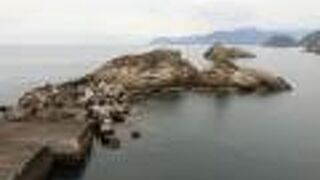 雲見港の奥に遊歩道でつながっています。