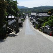 旧街道の雰囲気が残る道