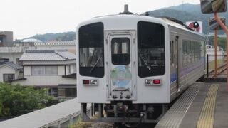 車窓から太平洋が見えますよ