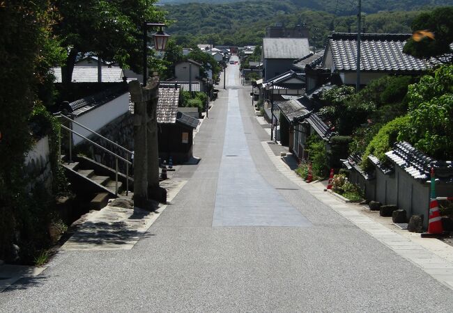 旧街道の雰囲気が残る道