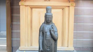 病気治癒のご利益があるとされる洗い観音が人気です