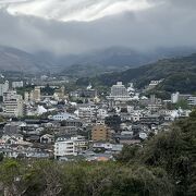 別府の温泉街を見下ろせる