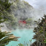 鮮やかブルーの海地獄