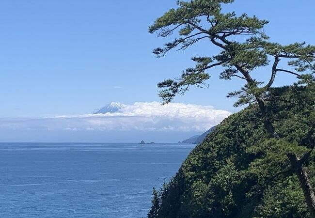 雲見海岸と延々と急階段を上って行った先の絶景。