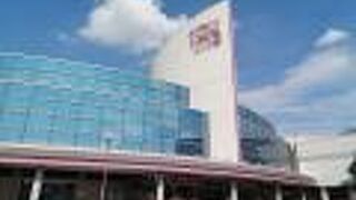 高松郊外にある大きなショッピングモール