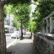 太田姫稲荷神社の前の道