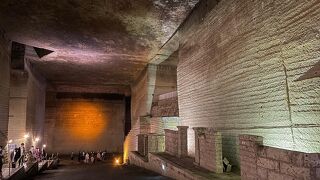 一度は体験したかった神秘的かつ巨大な地下異空間！