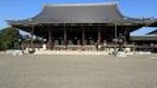 【阿弥陀堂】隣の御影堂と並んで重要文化財