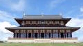 遠くからでもその姿は圧巻です