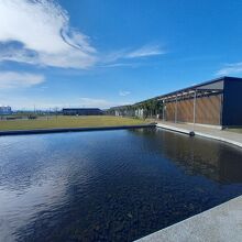 北側にあります。