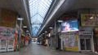 短いアーケードだけれど宮崎の賑わいの中心。