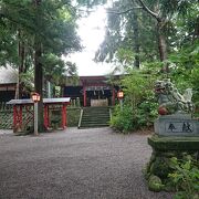 野尻湖の琵琶島の中にある神秘的な神社