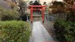 入口にに川上音二郎生誕記念碑があります