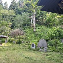 大湯薬師歌碑公園の広場