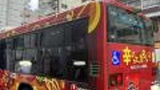 「辛ラーメン」ラッピングバス