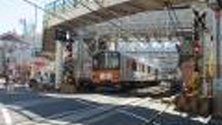 踏切がなかなか開きません