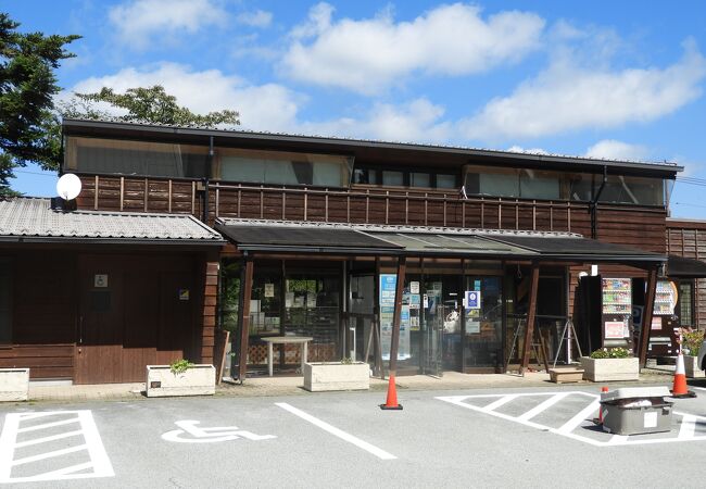 ここで、富士山のライブ映像を見せて貰いました。