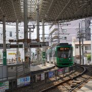 海岸に沿って延びる市街地をトコトコ