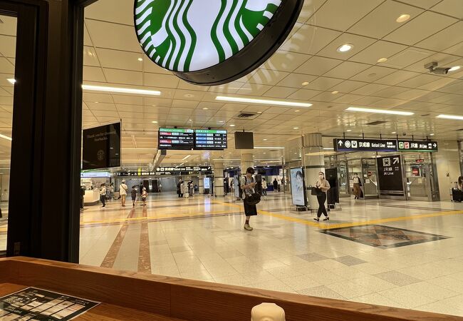 第一ターミナルにあるふたつのスタバのうち、京成の改札近くの方がです。