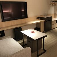 ベッドとこれだけの部屋です。