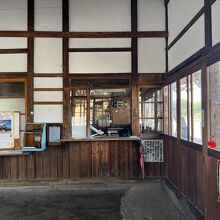 駅の構内も見学自由