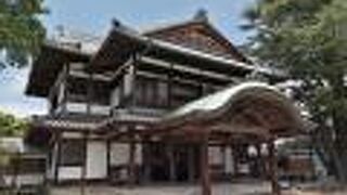 重厚感のある建物