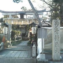 出町柳駅から歩いて数分、賀茂川を渡った先にあるお寺です