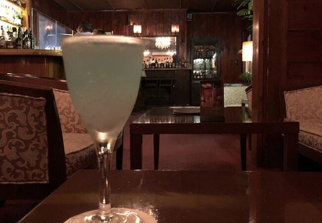  クラシックなバー 