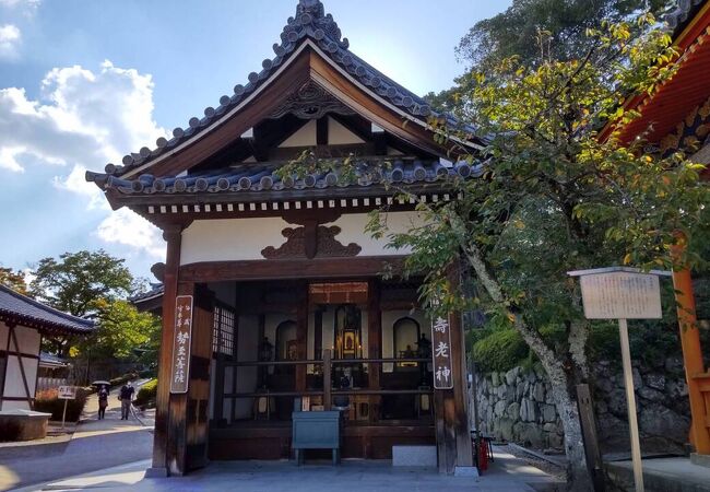 中山寺のお堂の1つ
