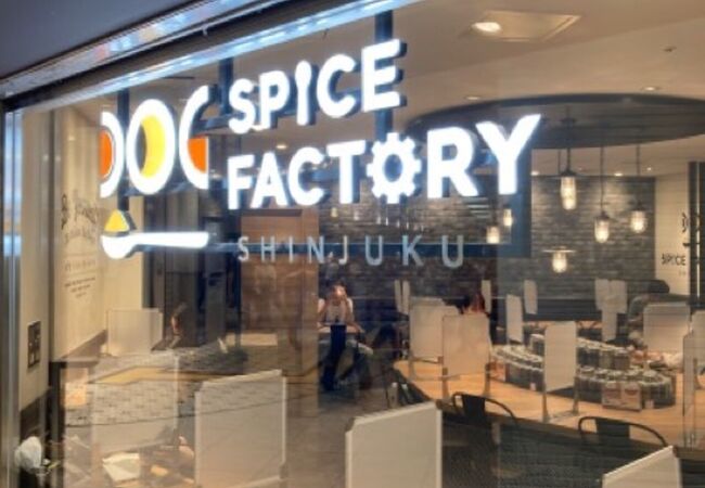 新宿駅改札からすぐのカレー屋