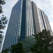 ２６階建ての超高層オフィスビル