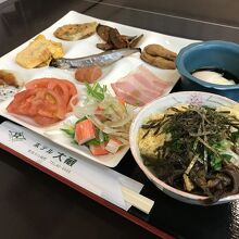 朝食