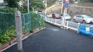 石川町駅近くから山手方面へのぼって行く坂道