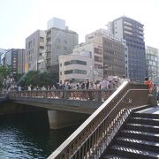 博多川に架かる橋の中では一番人通りが多い橋