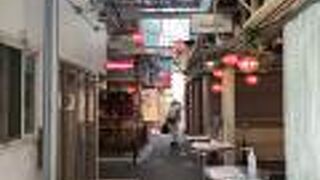 閉まってる店も