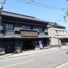 「建物の看板は「後藤商店」になっていて、紛らわしいです