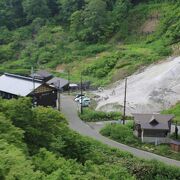 山の中の小さな温泉地