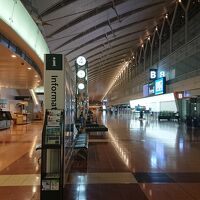 北側一番先の突き当たりまで進むとホテル。