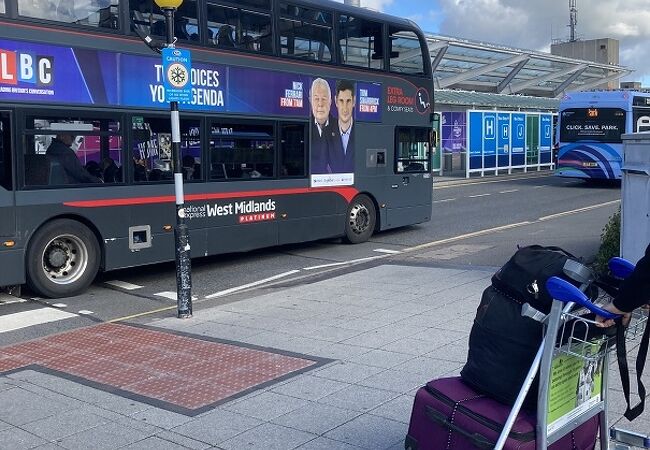 バーミンガム国際空港 (BHX)