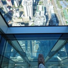 シースルーの床は、さすがに・・・